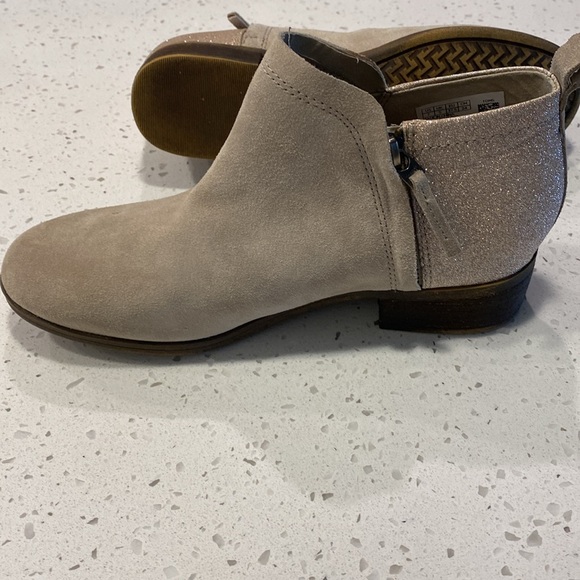 🩶 TOMS Deia Oxford Tan Suede/Glimmer Glitter Ankle Boot Bootie Short - Picture 6 of 6